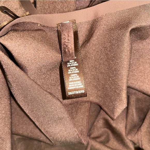 NEW SKIMS sheer sculpt low back thong bodysuit - Picture 5 of 5